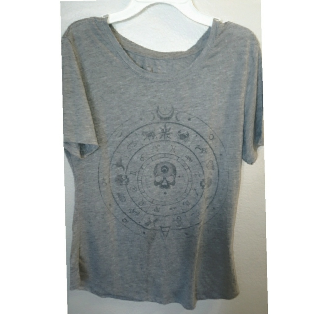 Gray tee